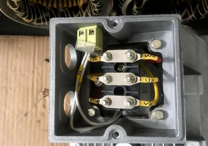 防爆電機(jī)接線盒與普通電機(jī)接線盒區(qū)別(圖2) image.png